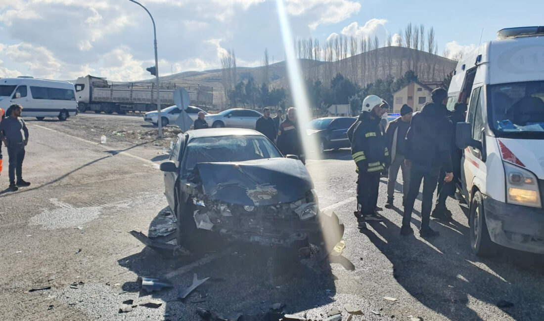 Yozgat’ta meydana gelen trafik kazasında bir takside bulunan 5 kişi
