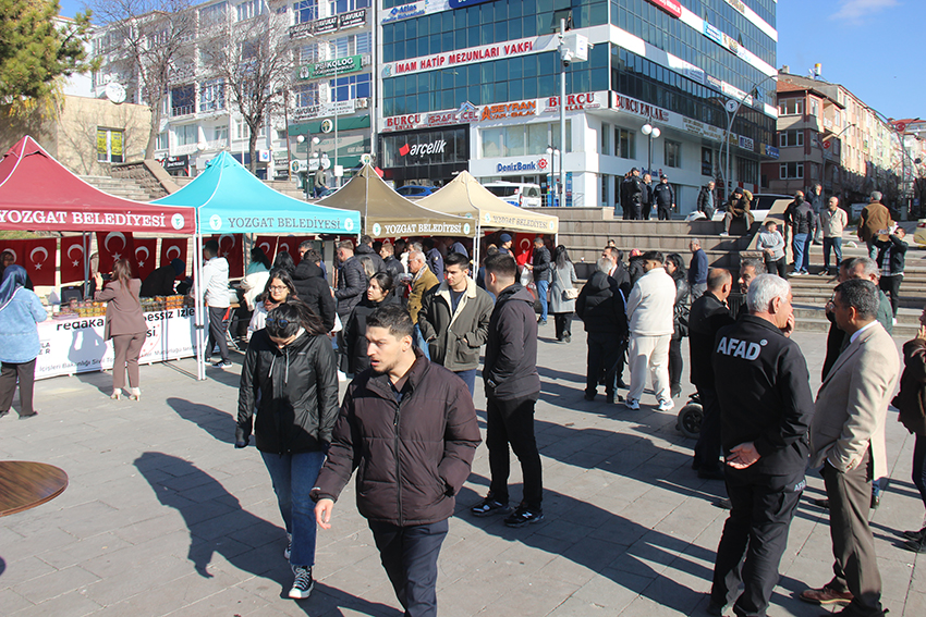 Yozgat Şehit Aileleri ve Gaziler Derneği tarafından Cumhuriyet Meydanı’nda hem