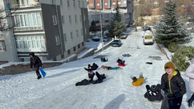 Yozgat’ta etkili olan  kar yağışı, eğitime ara verilmesine neden