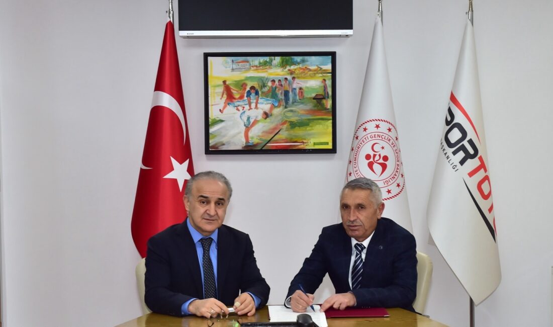 Şefaatli Belediye Başkanı Zeki Bozkurt, ilçeye kazandırılacak Gençlik Merkezi projesinin