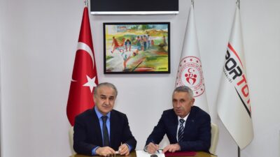 Şefaatli Belediye Başkanı Zeki Bozkurt, ilçeye kazandırılacak Gençlik Merkezi projesinin