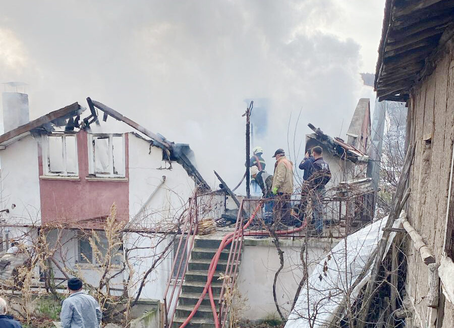 Yozgat Merkez’e bağlı Derbent Köyü’nde bir evde çıkan yangın, Yozgat