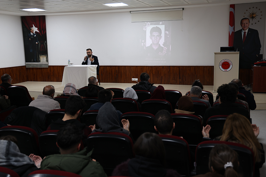 Yozgat Bozok Üniversitesi Eğitim Fakültesi İngilizce Öğretmenliği 3. sınıf öğrencisi