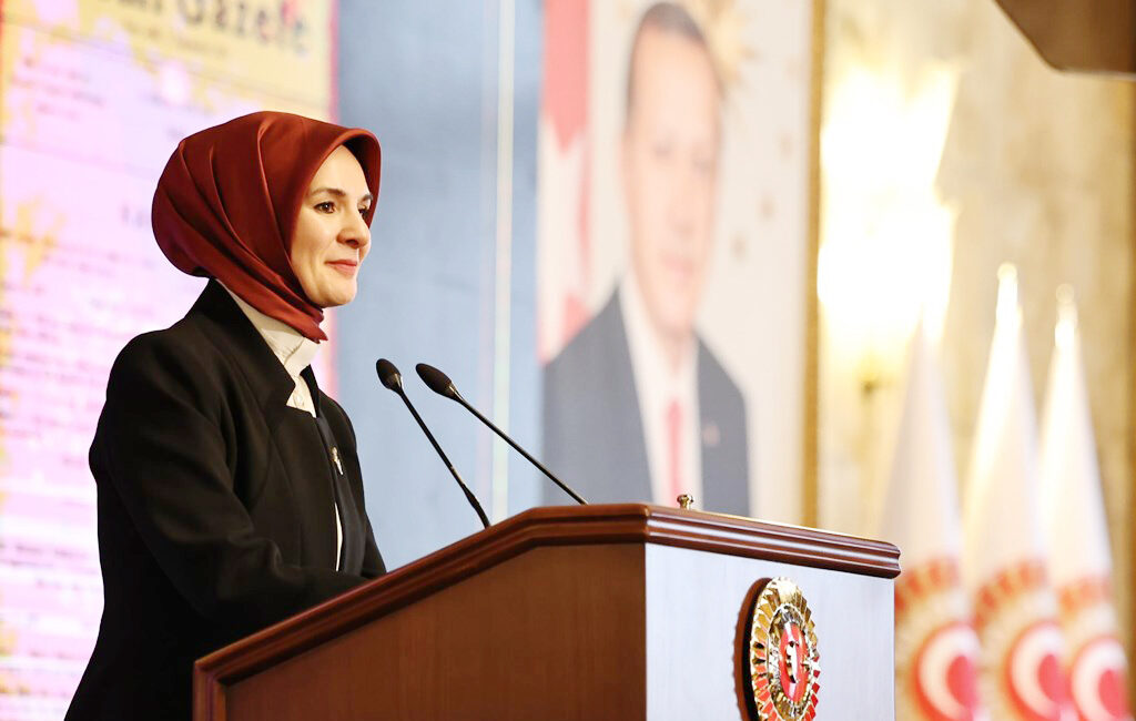 Aile ve Sosyal Hizmetler Bakanı Mahinur Özdemir Göktaş, 15 yaş