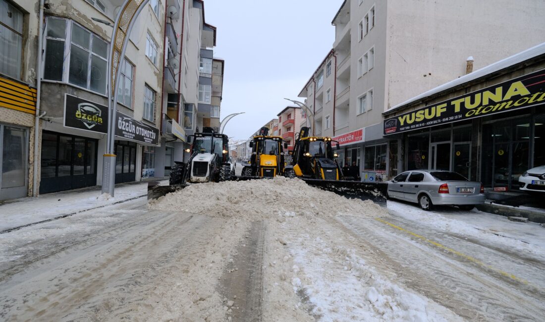 Akdağmadeni Belediyesi, ilçede beklenen yoğun kar yağışı öncesinde hazırlıklarını tamamladı.