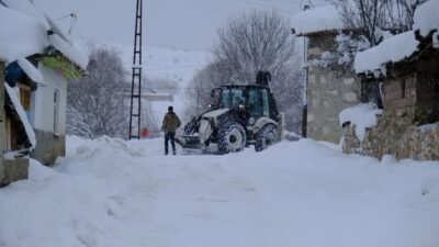 Akdağmadeni Belediye Başkanı Nezih Yalçın, ilçede etkisini sürdüren yoğun kar