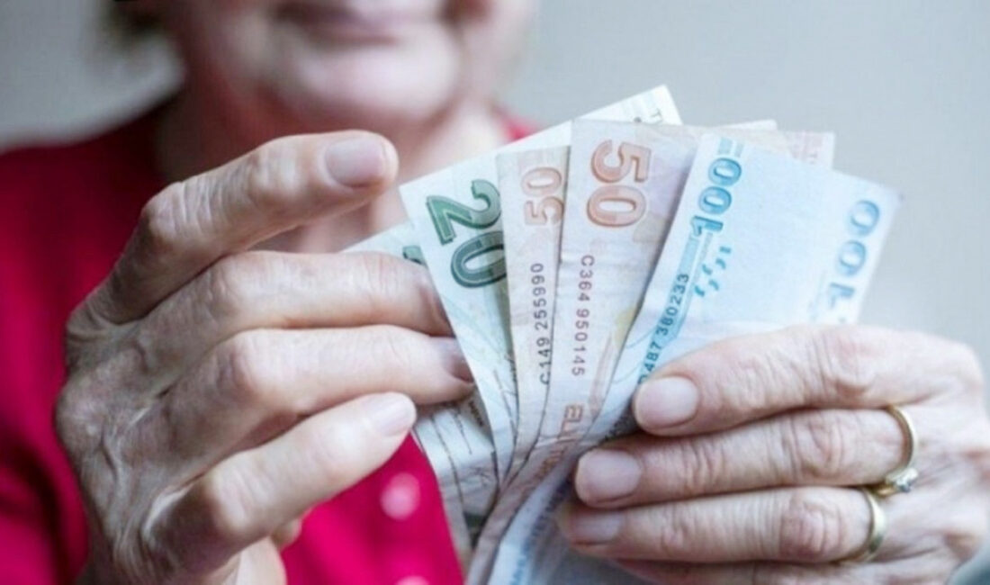 Maaş artış beklentisini karşılayamayan milyonlarca emekli için bayram ikramiyesinde artış