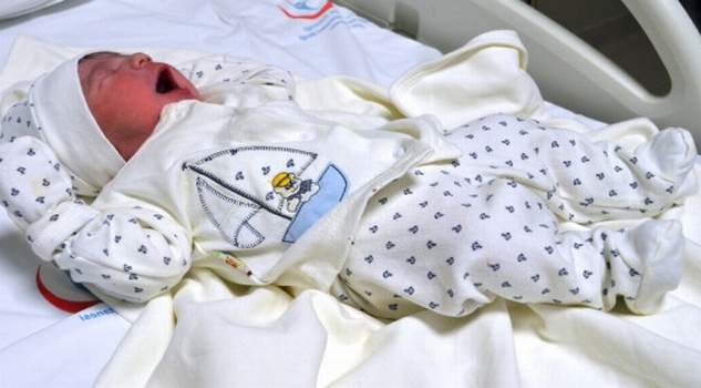 Yozgat’ta 2026 yılının ilk bebeği, yılbaşı gecesi dünyaya gözlerini açtı.