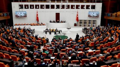 Kredi kartı ve bireysel kredi borçları nedeniyle ödeme güçlüğü yaşayan