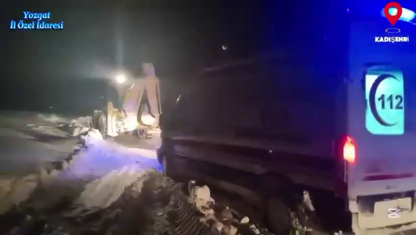 Yozgat’ta etkili olan yoğun kar yağışı, bazı köy yollarında ulaşımı