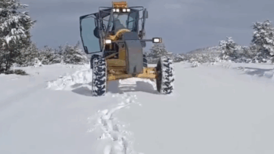 Yozgat’ta etkili olan kar yağışı nedeniyle, Yozgat İl Özel İdaresi,