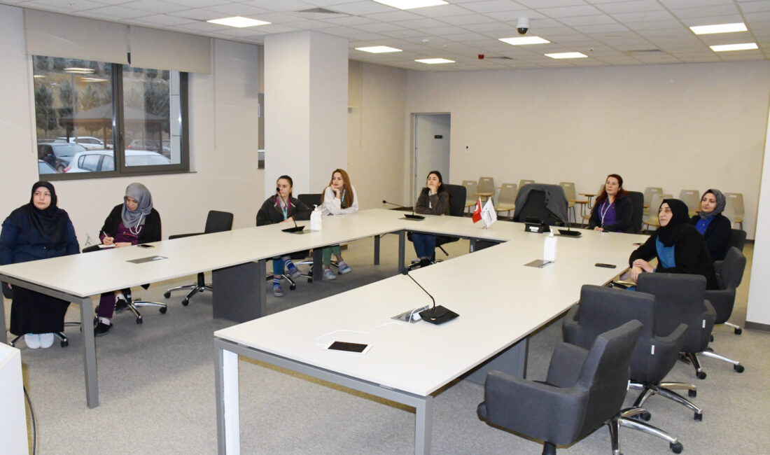 Yozgat Şehir Hastanesi’nde görev yapan onkoloji hemşirelerine yönelik olarak, Tıbbi