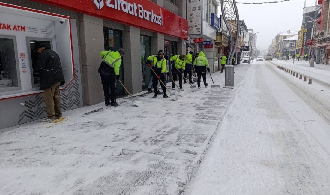 Sorgun ilçesinde etkili olan yoğun kar yağışı ve gece saatlerinde