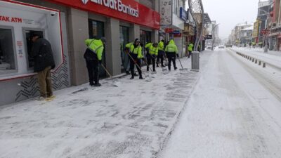 Sorgun ilçesinde etkili olan yoğun kar yağışı ve gece saatlerinde