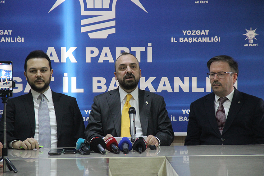 AK Parti Yozgat İl Başkanlığı’nda düzenlenen basın toplantısında konuşan AK