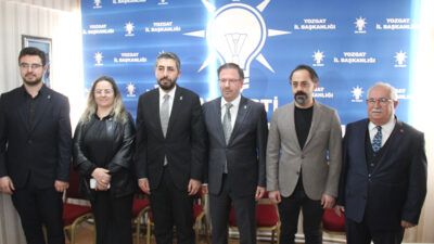 AK Parti Yozgat Merkez İlçe Başkanlığında düzenlenen devir teslim töreniyle