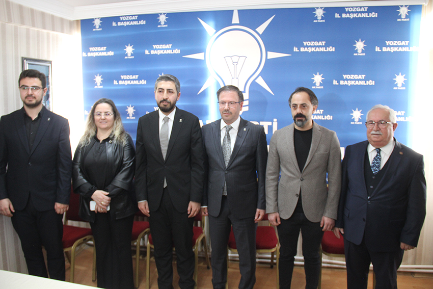 AK Parti Yozgat Merkez İlçe Başkanlığında düzenlenen devir teslim töreniyle