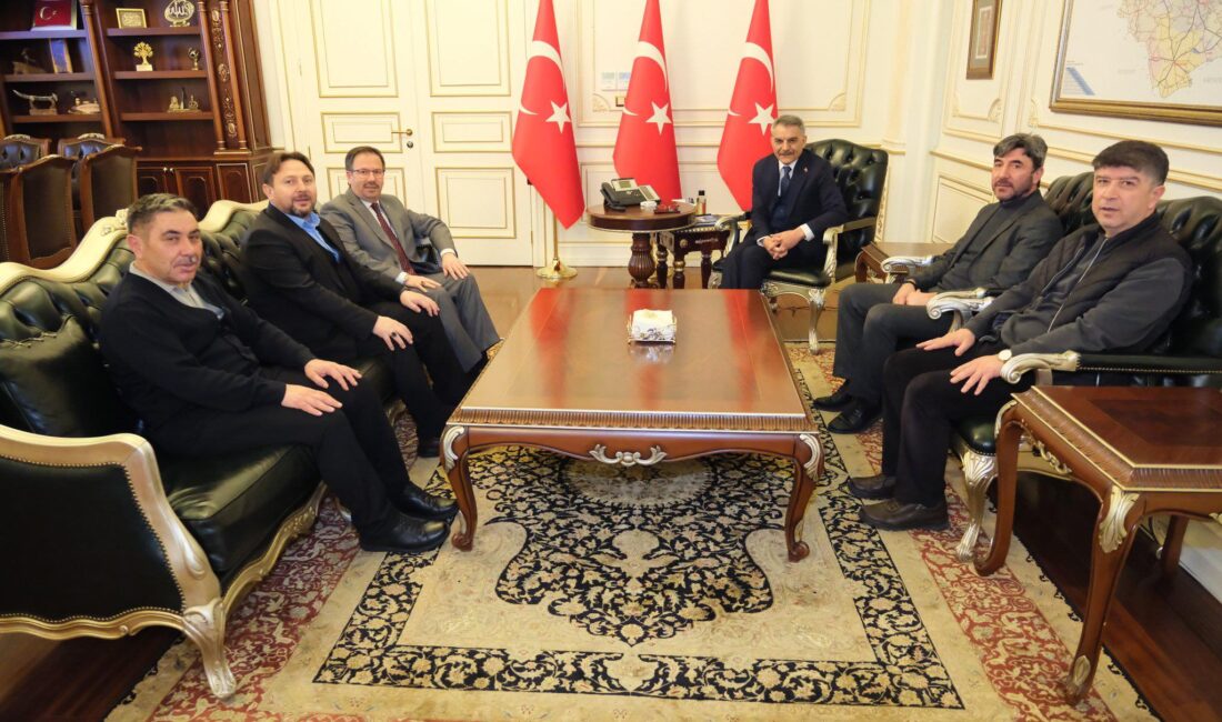 AK Parti Yozgat İl Başkanı Hasan Kandemir, beraberinde yönetim kurulu