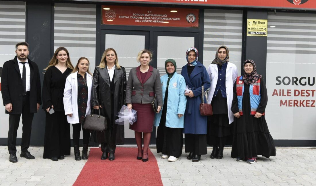 Yozgat Valisi Mehmet Ali Özkan’ın eşi Arzu Özkan, beraberinde Sorgun