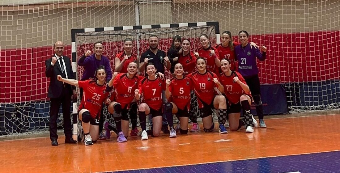 Hentbol Kadınlar 1. Ligi B Grubu’nda mücadele eden MC Sistem