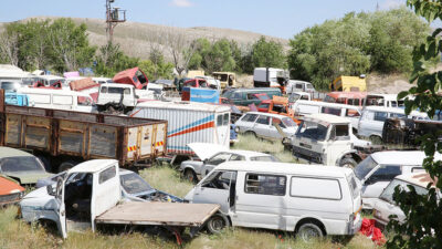 Haczi kaldırılmış olmasına rağmen yıllardır yediemin otoparklarında muhafaza edilen araç