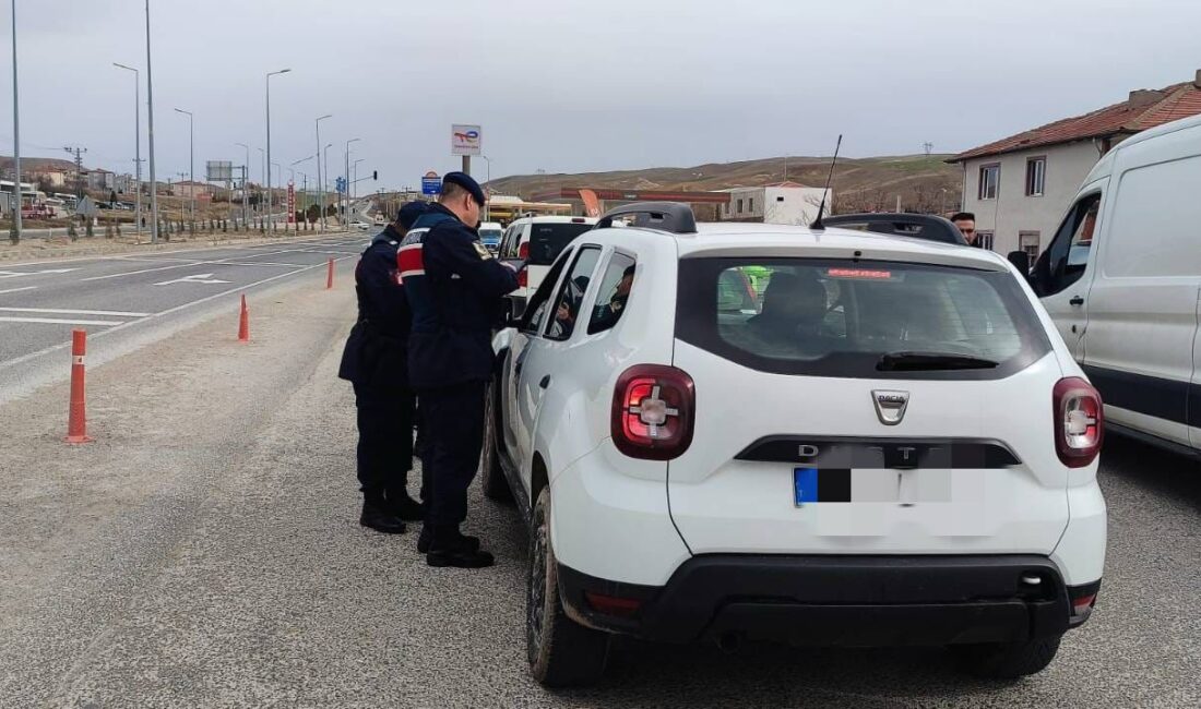 Yozgat’ta jandarma ekiplerinin gerçekleştirdiği denetimlerde, uyuşturucu veya uyarıcı madde etkisi