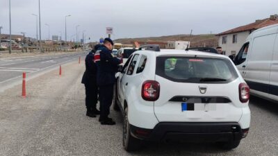 Yozgat’ta jandarma ekiplerinin gerçekleştirdiği denetimlerde, uyuşturucu veya uyarıcı madde etkisi