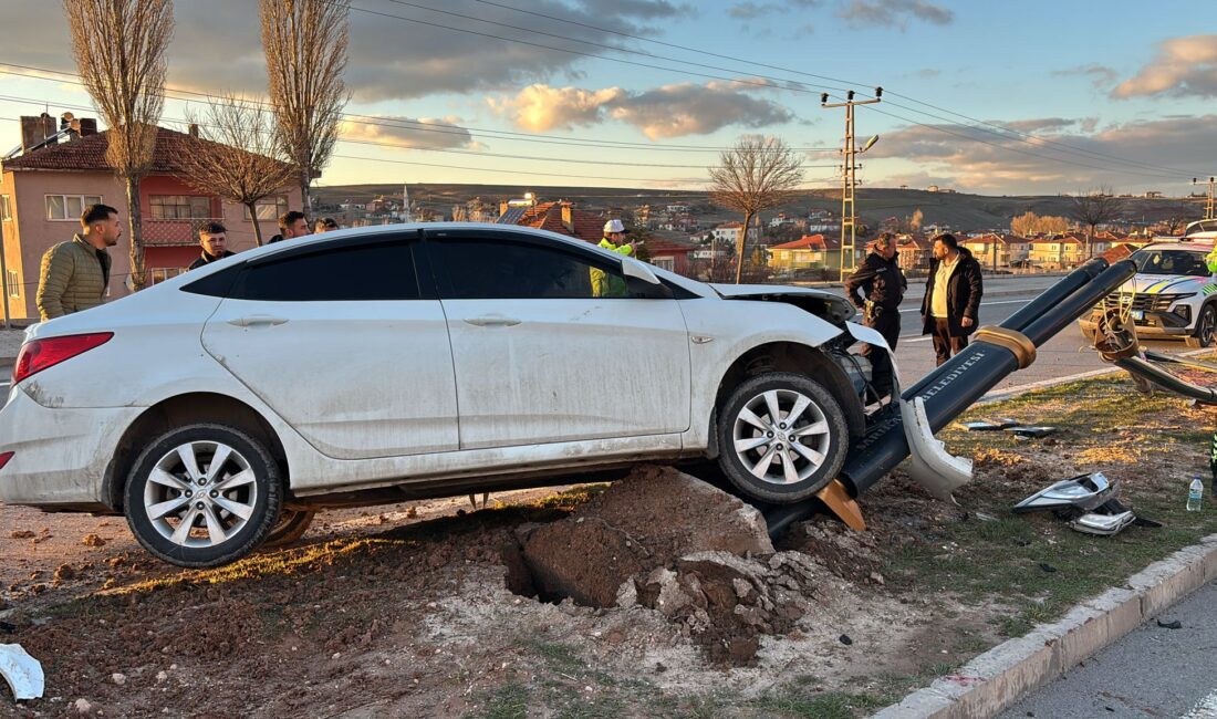 Sarıkaya’da meydana gelen trafik kazasında, direksiyon hâkimiyetini kaybeden bir sürücü