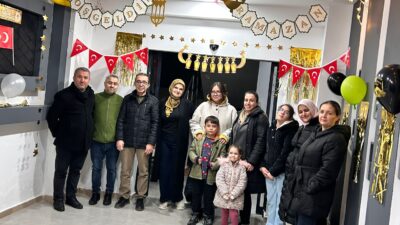 Yozgat’ta çocuklar Ramazan ayı için apartmanlarını süsledi. Sitede yaşanan bu