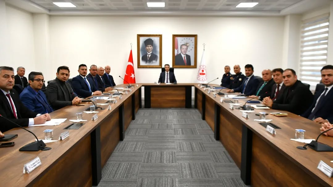 Sorgun Kaymakamı Abdurrezzak Canpolat başkanlığında, kamu kurumlarının faaliyetlerinin değerlendirildiği 2026