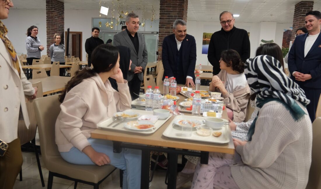 Mehmet Ali Özkan, GSB Kınalı Hasan Kız Yurdu’nda misafir edilen