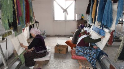 Yenifakılı ilçesinde yaşayan Kırgız Türkleri, yüzyıllardır süregelen halı ve kilim