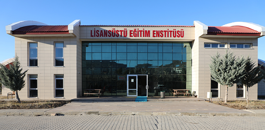 Yozgat Bozok Üniversitesi Lisansüstü Eğitim Enstitüsü bünyesinde, lisans eğitimi devam