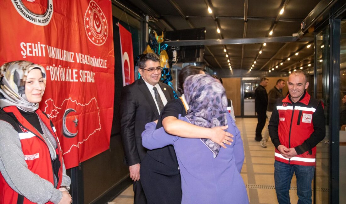 Akdağmadeni Sosyal Hizmet Merkezi Müdürlüğü koordinesinde düzenlenen iftar programında, 18