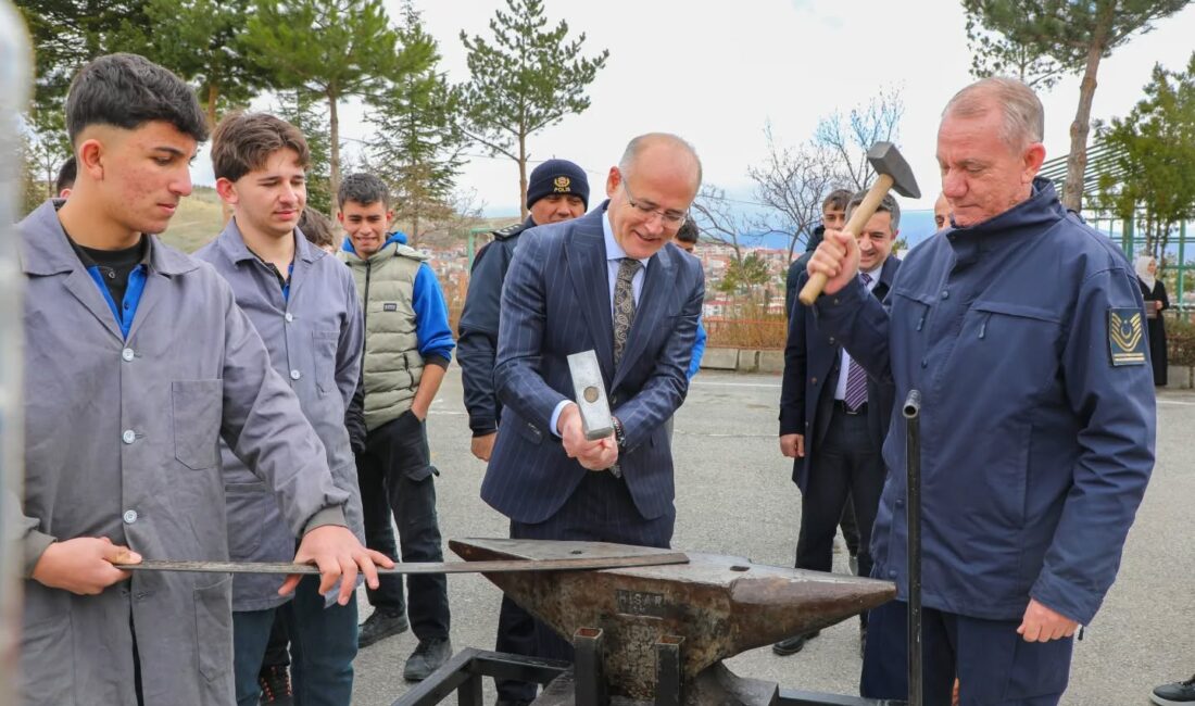 Çekerek Şehit Mehmet Ünver Mesleki ve Teknik Anadolu Lisesi öğrencileri,