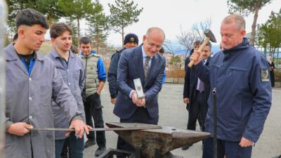 Çekerek Şehit Mehmet Ünver Mesleki ve Teknik Anadolu Lisesi öğrencileri,