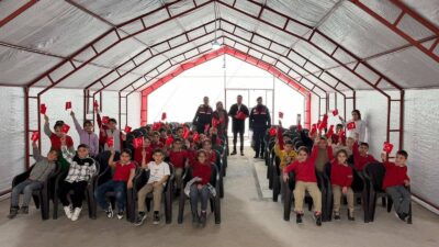 Yozgat İl Jandarma Komutanlığı ekipleri, öğrencilerin güvenliğini artırmaya yönelik çalışmalarını