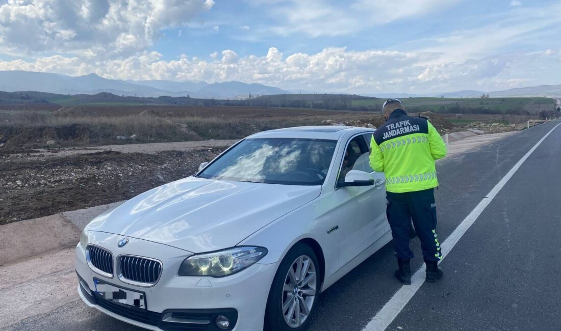 Yozgat İl Jandarma Komutanlığı ekiplerinin trafik güvenliğini sağlamak amacıyla yürüttüğü