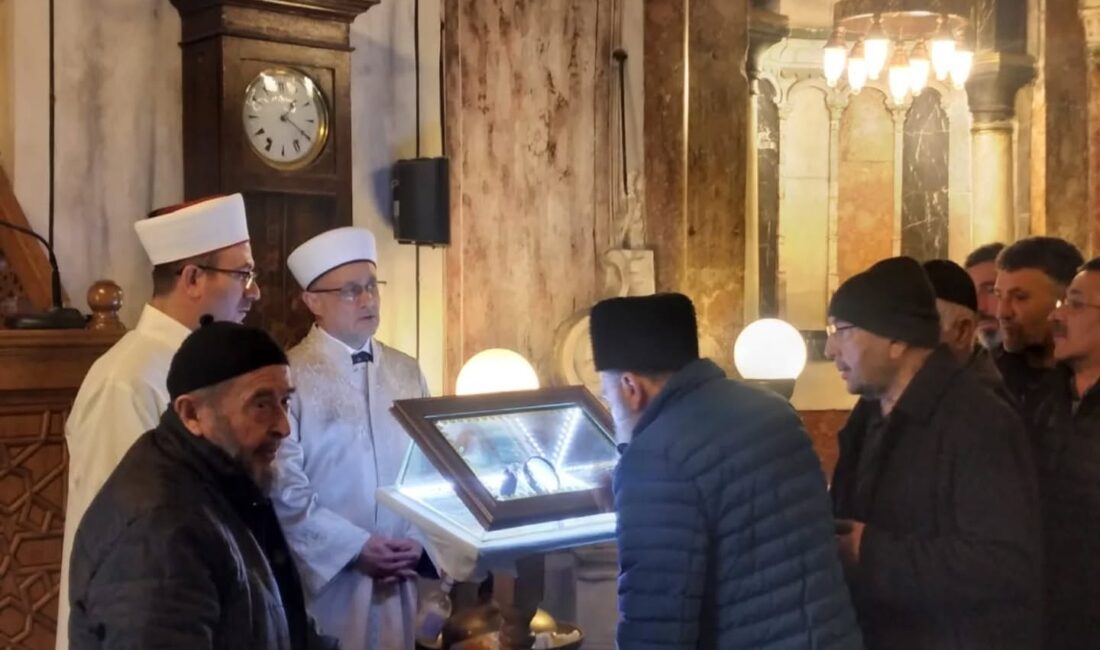 Yozgat İl Müftüsü Nihat Kök, Çapanoğlu Camii’nde düzenlenen “Sakal-ı Şerif”