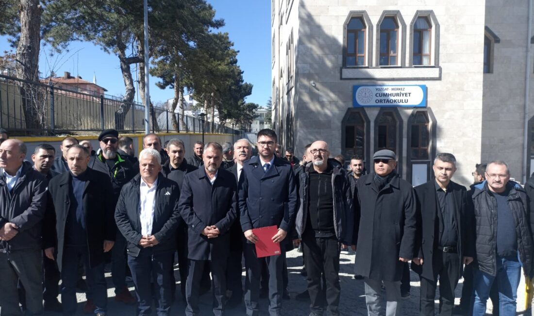 Yozgat’ta okul müdürünün bir öğrenci velisi tarafından makamında saldırıya uğramasını;
