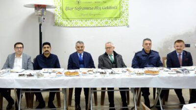 Yozgat Belediyesi’nin düzenlediği iftar programına Yozgat Valisi Mehmet Ali Özkan
