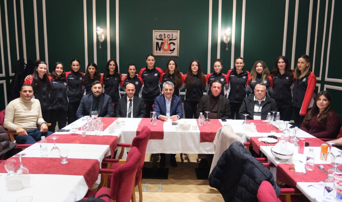 Yozgat Valisi Mehmet Ali Özkan, iftar programı sonrası Kadınlar Hentbol