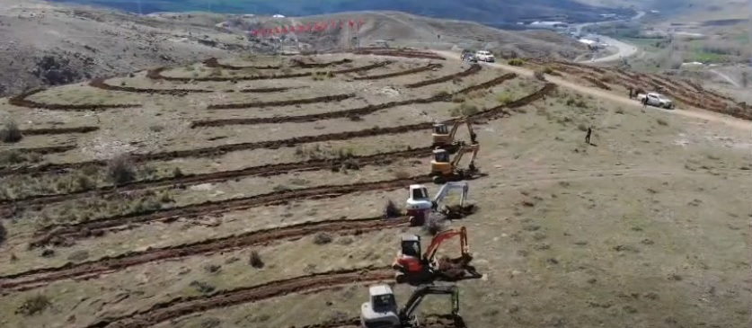 Yozgat’ta çevre ve doğa yatırımları kapsamında Yozgat–Ankara karayolu güzergâhında yürütülen