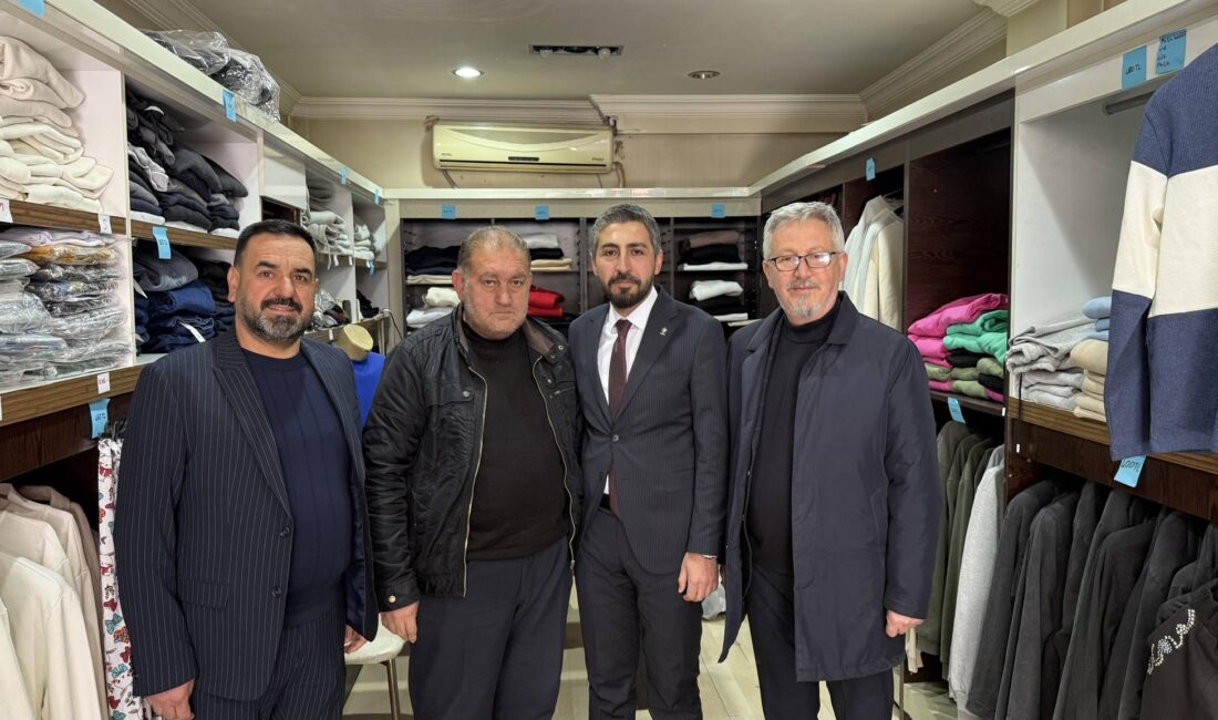 AK Parti Yozgat Merkez İlçe Başkanı Kazım Emiroğlu Şimşek, beraberindeki