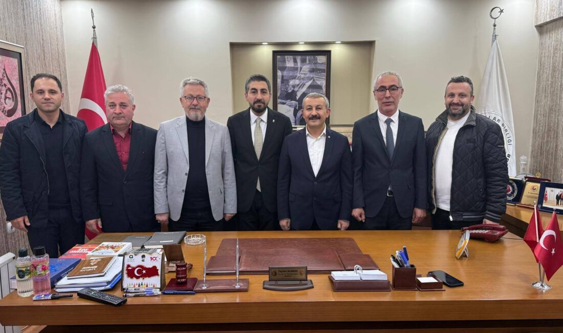 AK Parti Yozgat Merkez İlçe Başkanı Kazım Emiroğlu Şimşek, yönetim