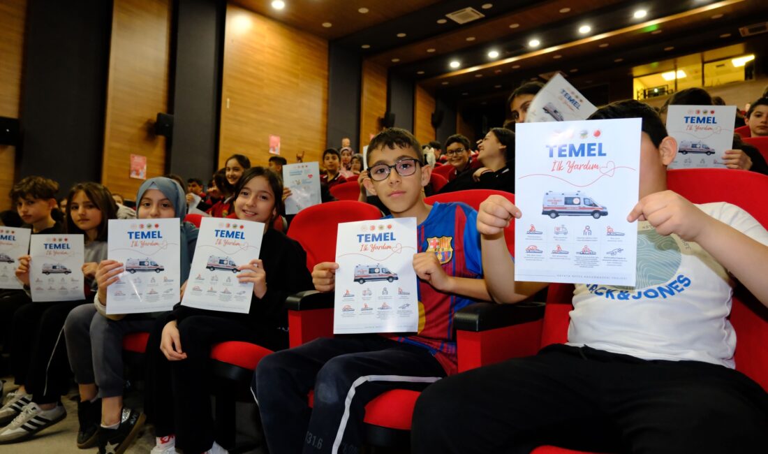 Akdağmadeni ilçesinde hayata geçirilen “Hayata Nefes Akdağmadeni” projesi kapsamında öğrencilere