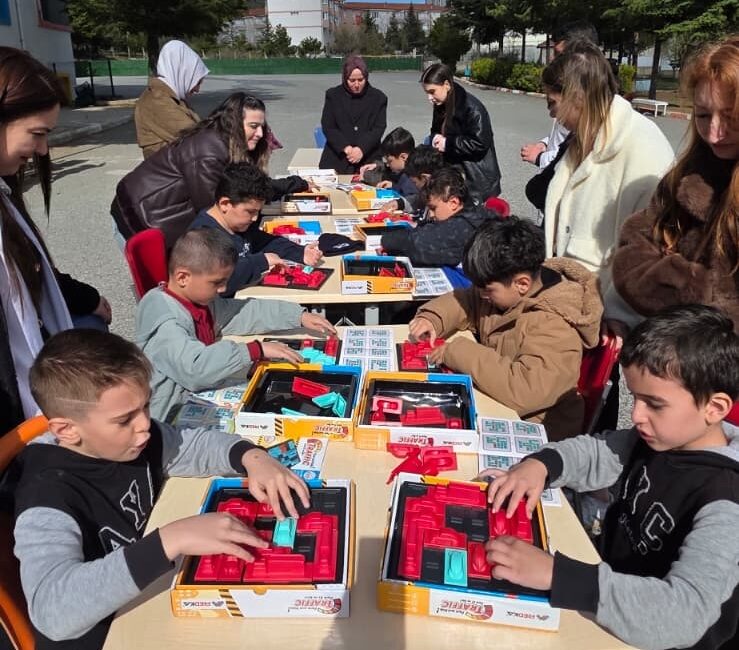 Yozgat’ta eğitim faaliyetlerini sürdüren AYÇ Koleji, ilkokul öğrencilerine yönelik düzenlediği
