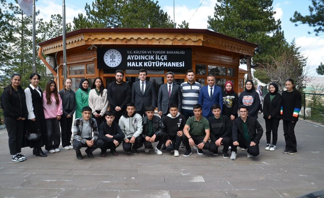 Kütüphane Haftası kapsamında, Aydıncık İlçe Halk Kütüphanesinde bir program düzenlendi.