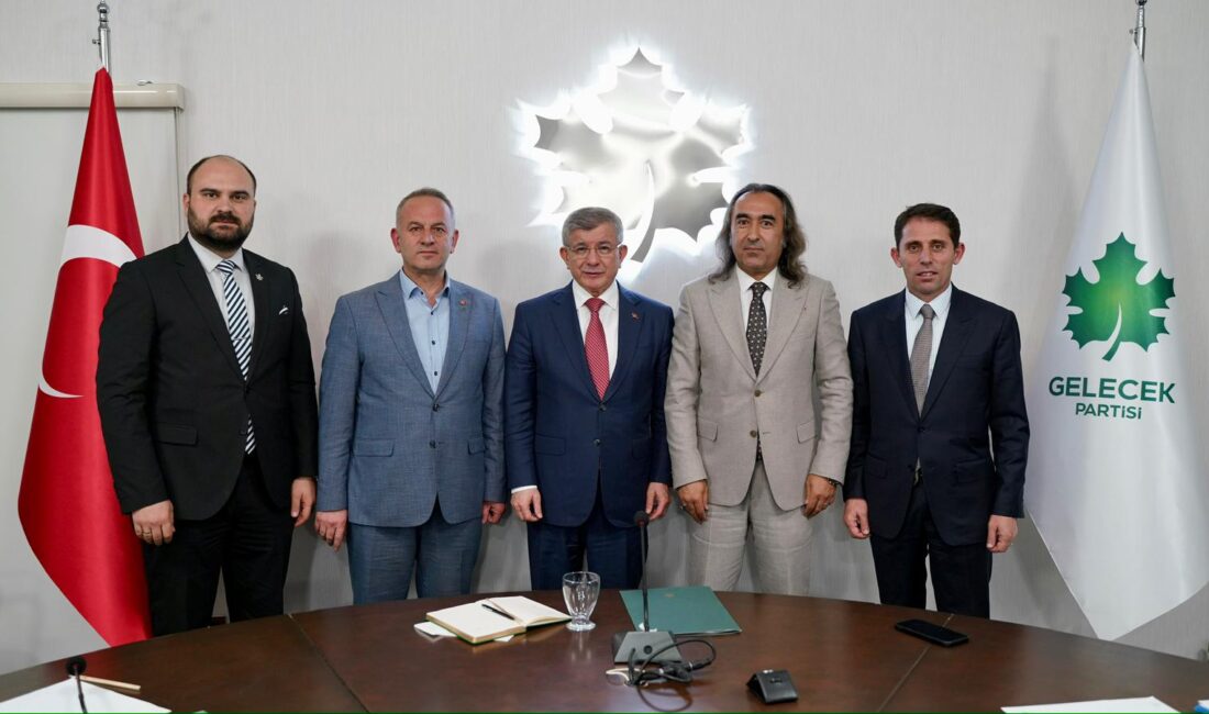 Gelecek Partisi Yozgat İl Başkanı Ömer Aydoğmuş, parti genel merkezinde