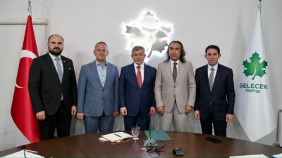 Gelecek Partisi Yozgat İl Başkanı Ömer Aydoğmuş, parti genel merkezinde